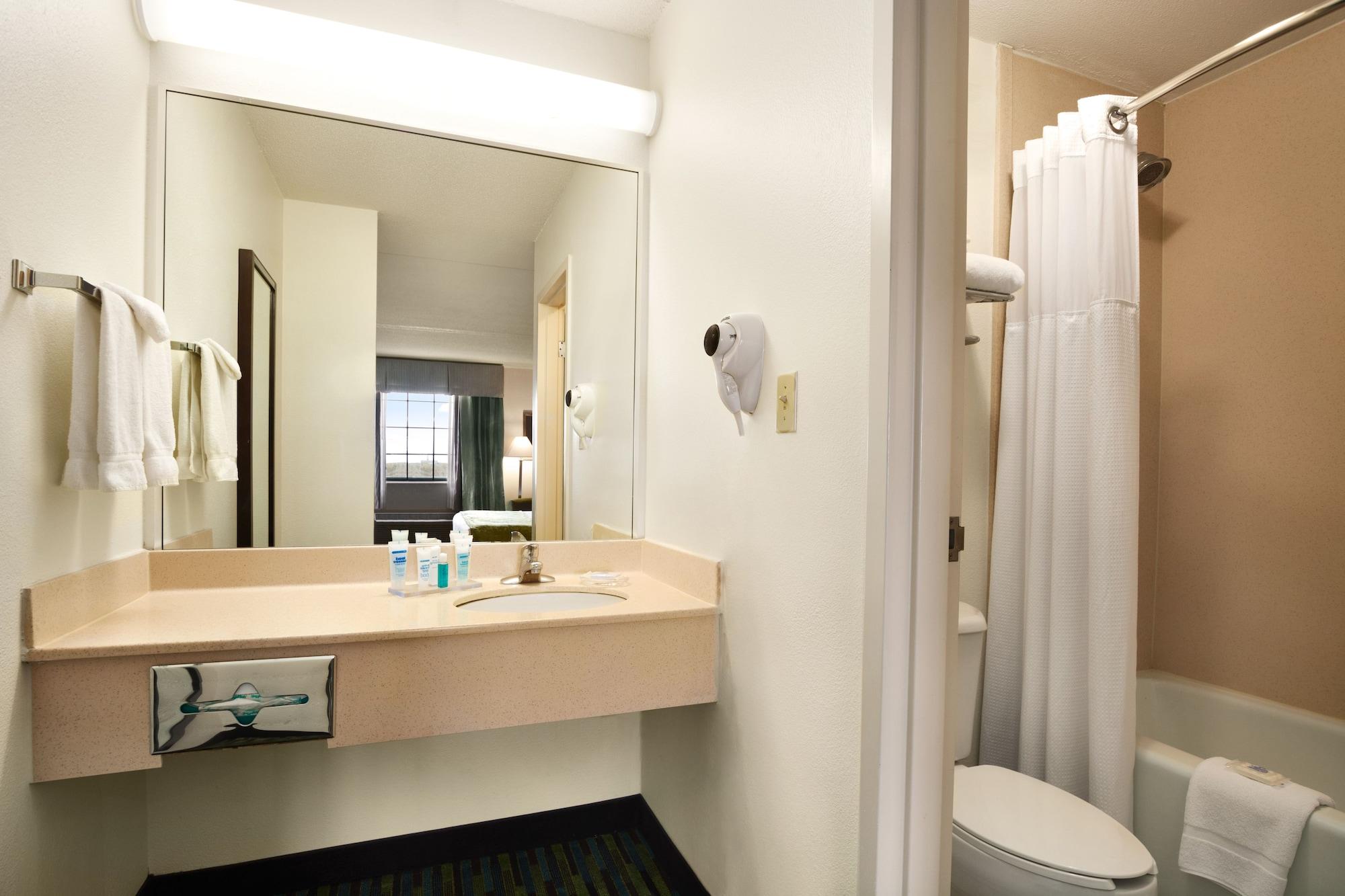 Hotel Wyndham Garden Wichita Downtown Zewnętrze zdjęcie