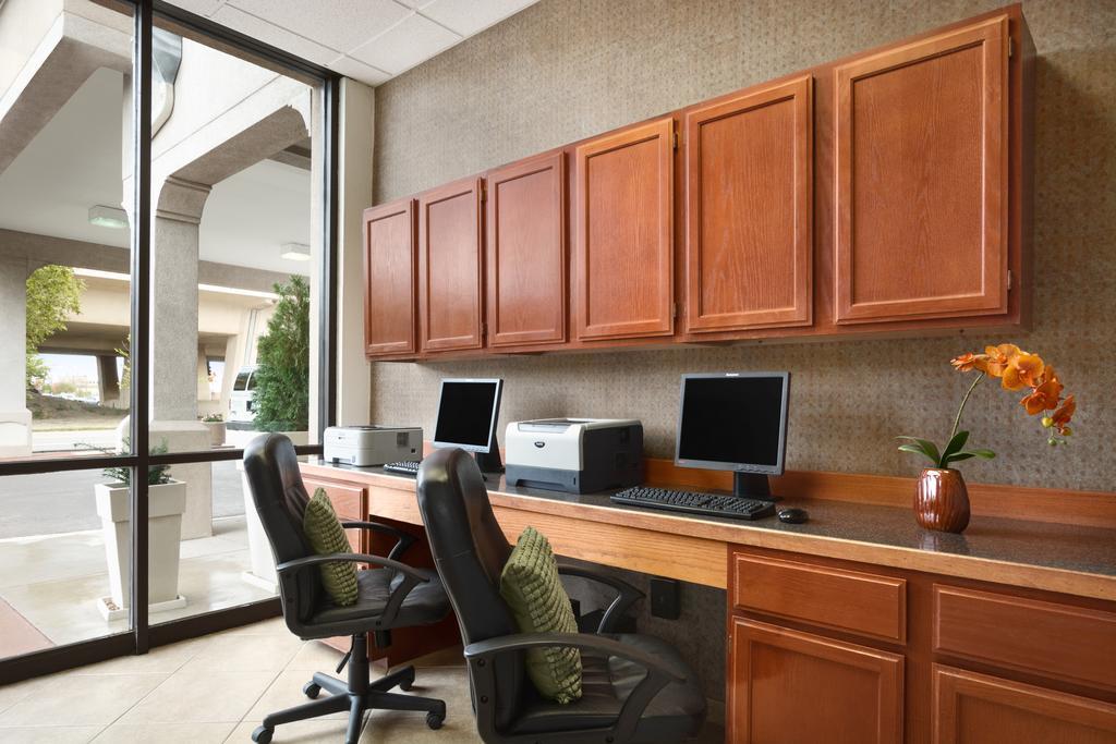 Hotel Wyndham Garden Wichita Downtown Zewnętrze zdjęcie