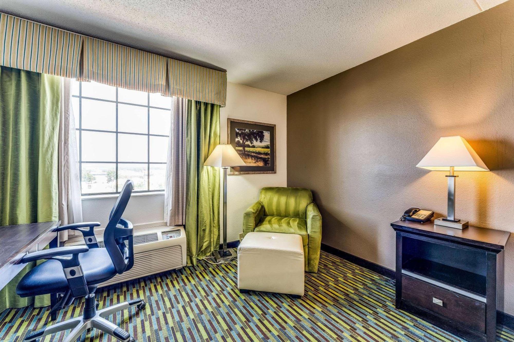 Hotel Wyndham Garden Wichita Downtown Zewnętrze zdjęcie