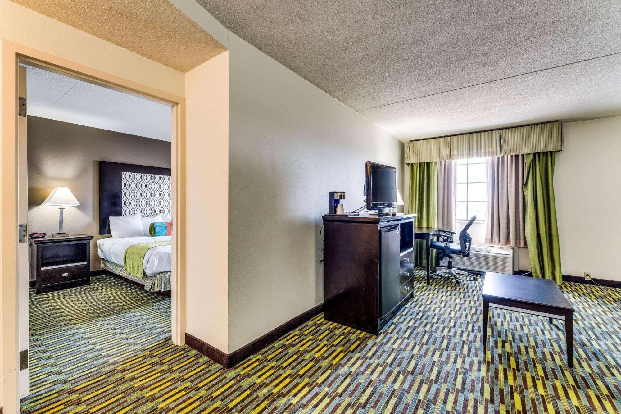 Hotel Wyndham Garden Wichita Downtown Zewnętrze zdjęcie