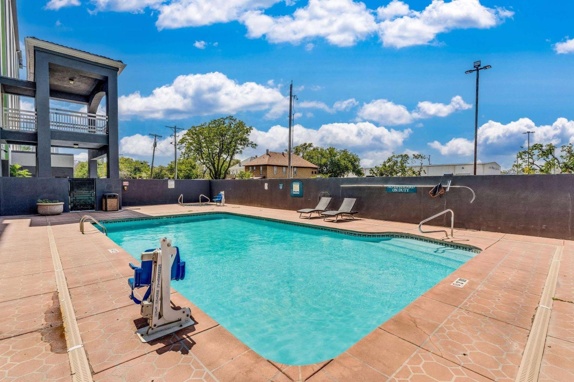 Hotel Wyndham Garden Wichita Downtown Zewnętrze zdjęcie
