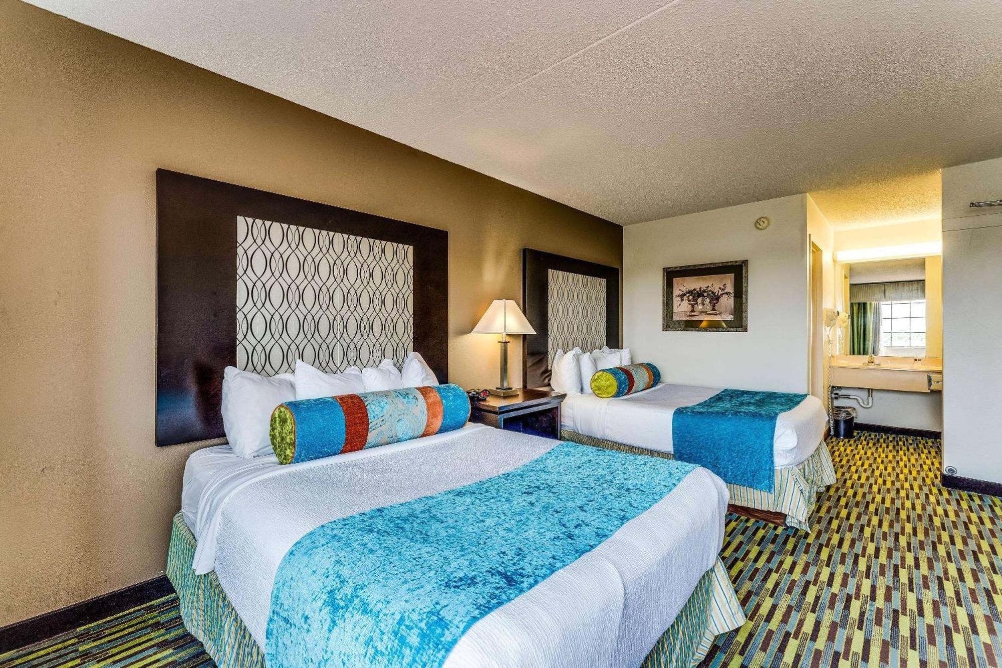 Hotel Wyndham Garden Wichita Downtown Zewnętrze zdjęcie