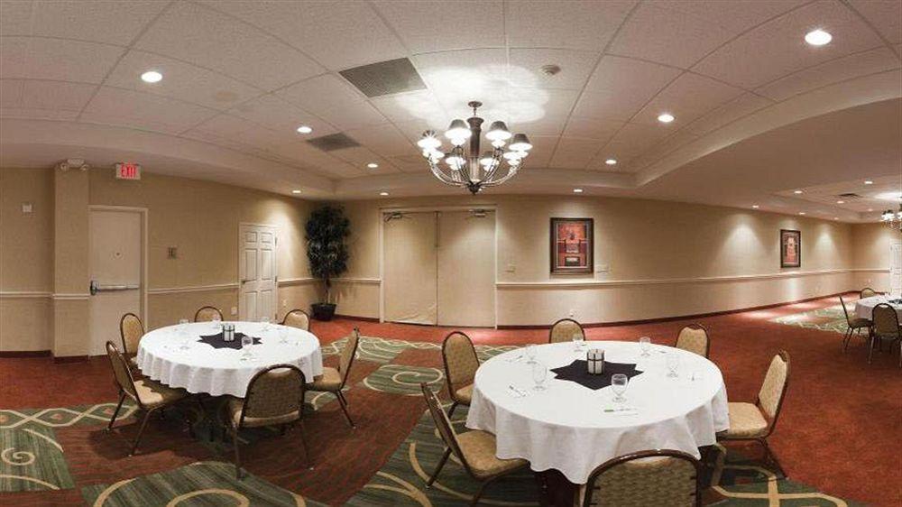 Hotel Wyndham Garden Wichita Downtown Zewnętrze zdjęcie