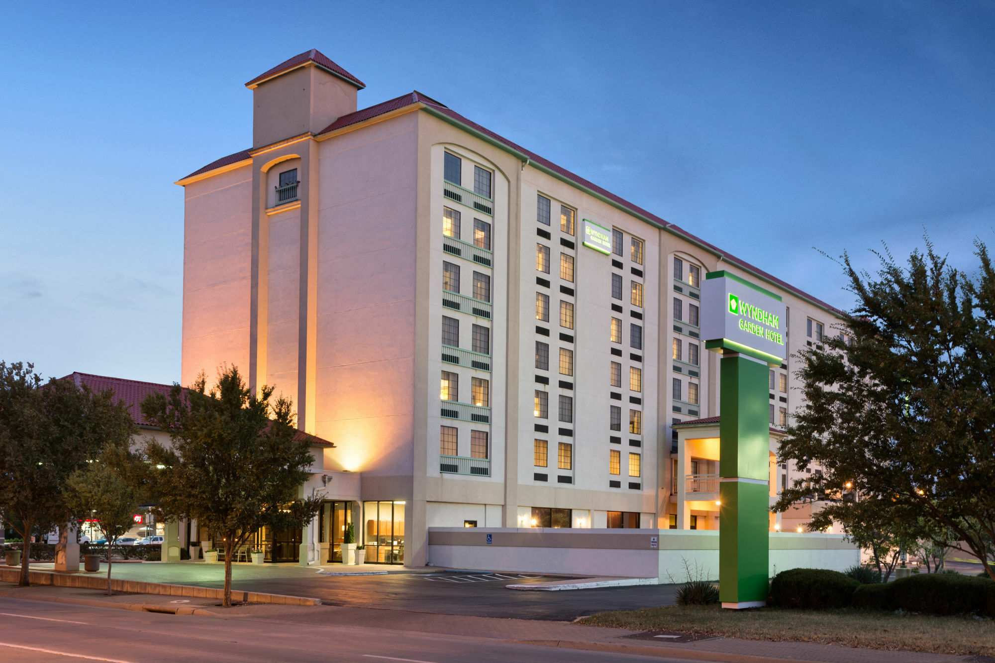 Hotel Wyndham Garden Wichita Downtown Zewnętrze zdjęcie